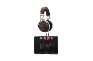 Chord Mojo 2 Portable DAC / Headphone Amplifier with Denon AH-D5200 Over-Ear Headphones