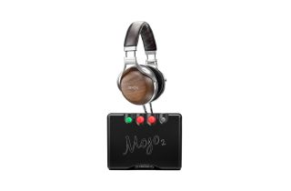 Chord Mojo 2 Portable DAC / Headphone Amplifier with Denon AH-D7200 Over-Ear Headphones