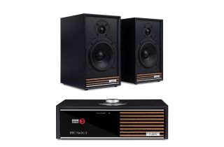 Ruark Audio R610 Music Console with Ruark Audio Sabre-R Bookshelf Speakers