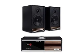 Ruark Audio R610 Music Console with Ruark Audio Sabre-R Bookshelf Speakers