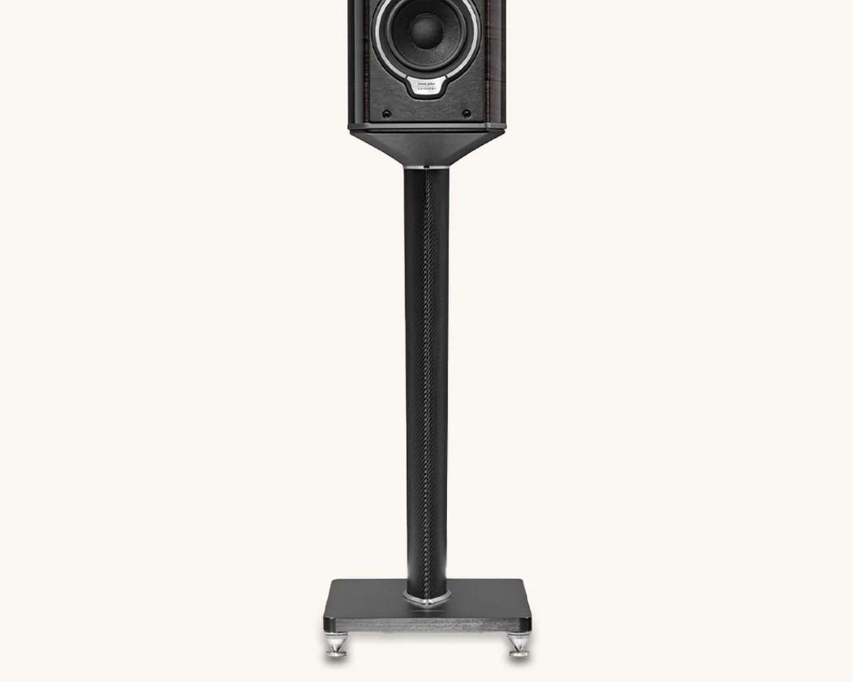 homage-guarneri-stand-content-4