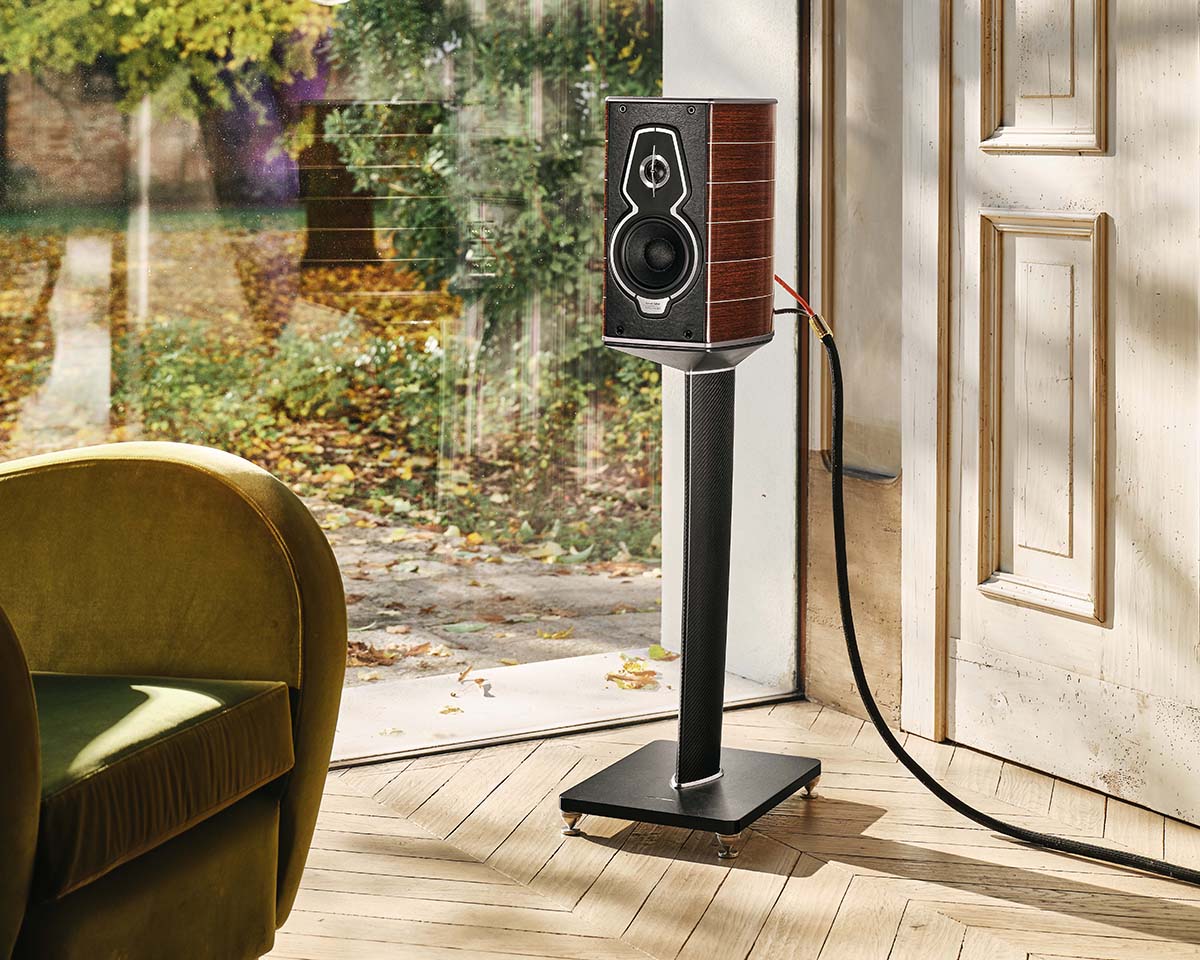 homage-guarneri-stand-content-7