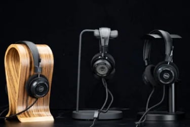 375x250-headphones-accessories