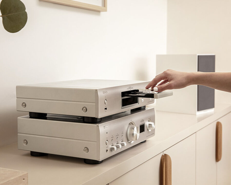 Denon DCD-900NE CD Player with Advanced AL32 Processing Plus and USB